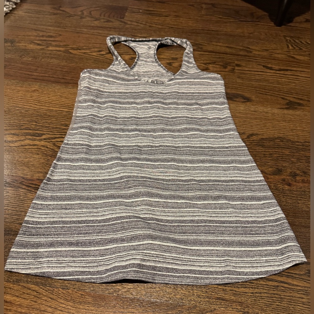 Lululemon tank size 4